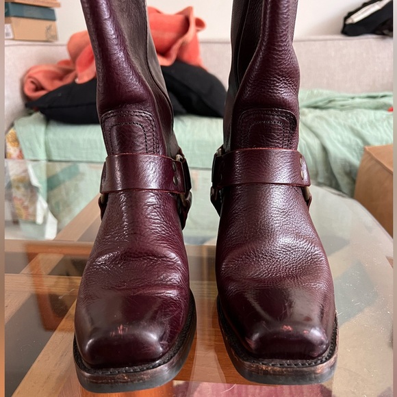 Burgundy Frye harness boots size 8 - Picture 4 of 5